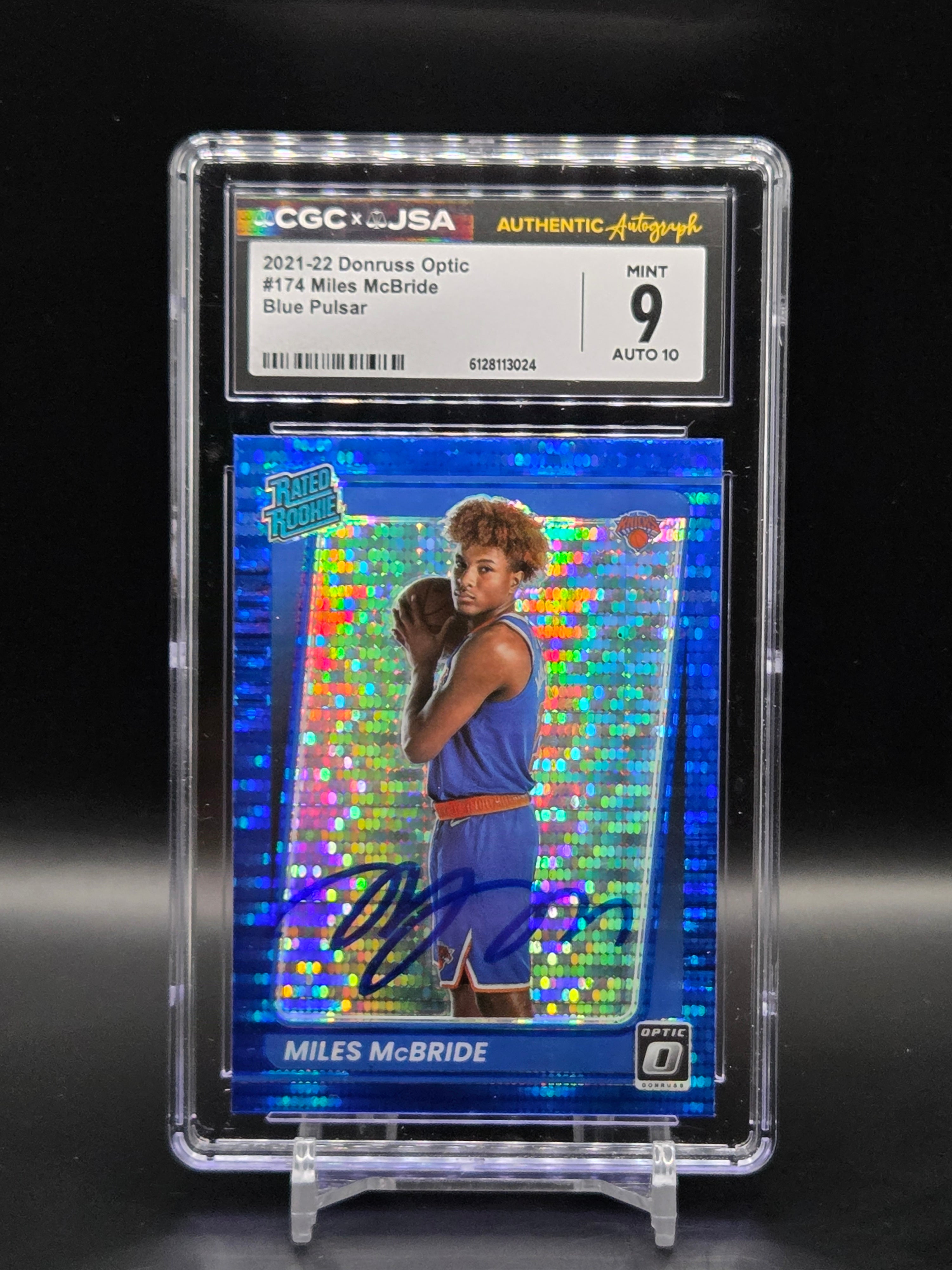 Miles Mcbride RC AUTO NY Knicks 2021-22 Donruss Optic #174 Blue Pulsar Color Match - Graded CGC 9 JSA AUTO 10