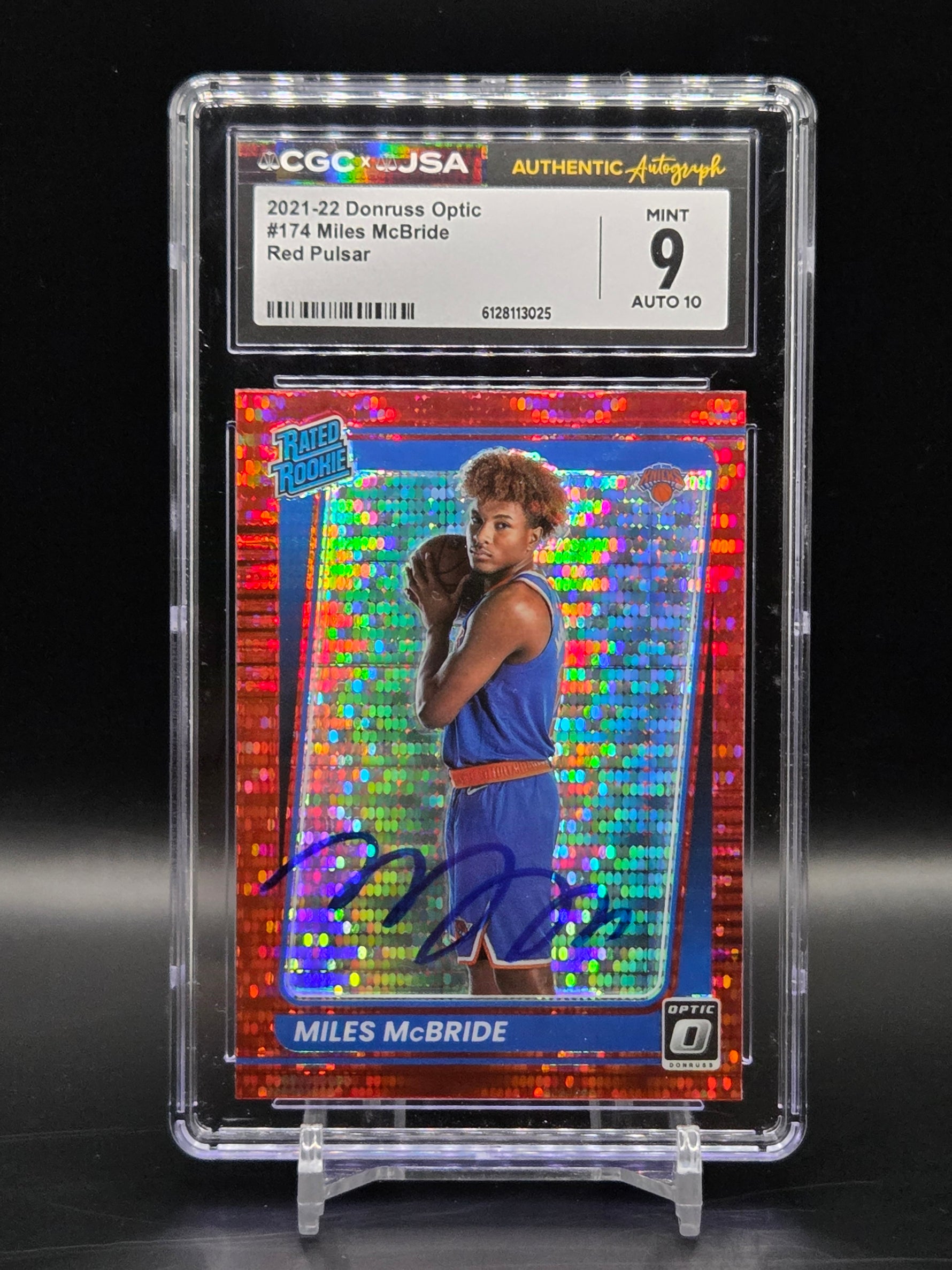 Miles Mcbride RC AUTO NY Knicks 2021-22 Donruss Optic #174 Red Pulsar - Graded CGC 9 JSA AUTO 10